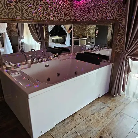 Romantiskt hotell Boutique Mikaela (adults Only) Braşov