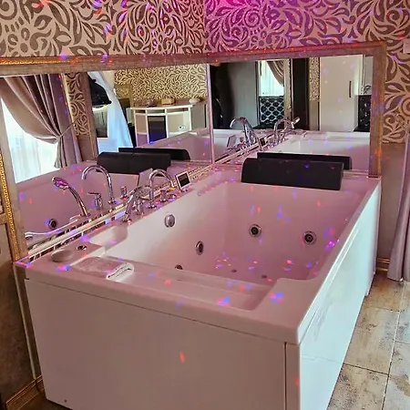 Romantiskt hotell Boutique Mikaela (adults Only) Braşov